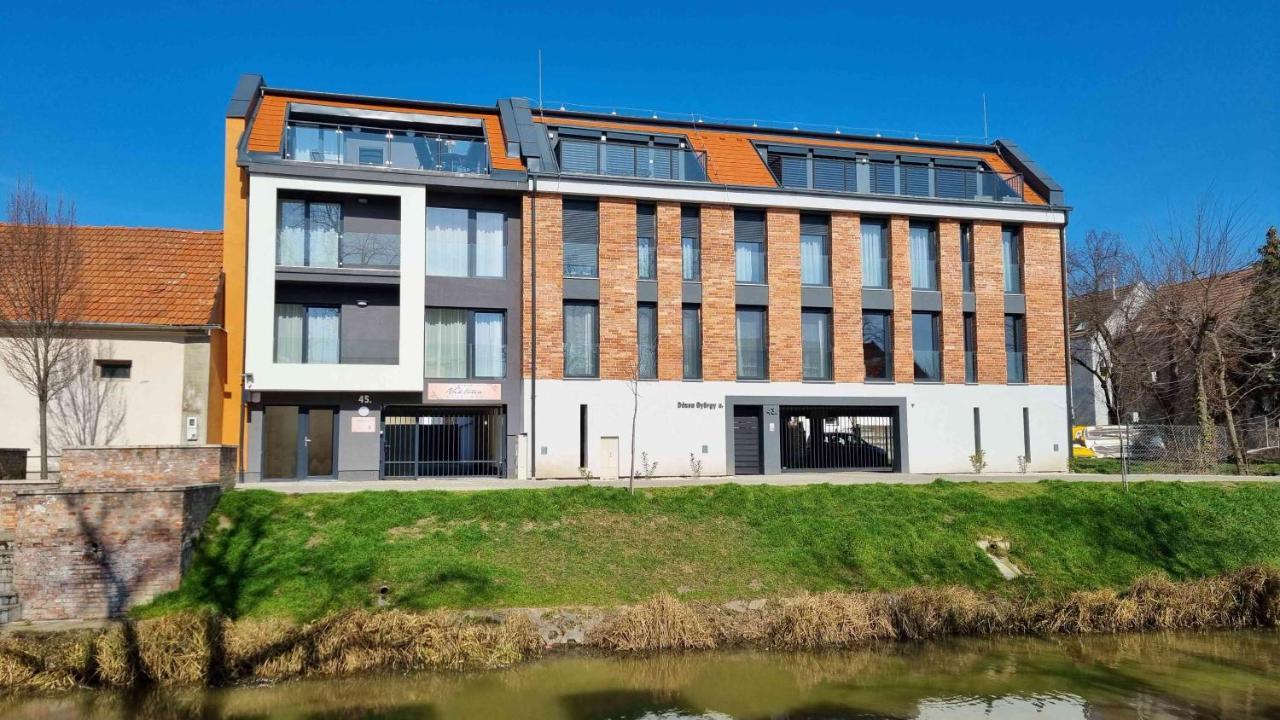 Viktoria Apartman Gyula Ngoại thất bức ảnh