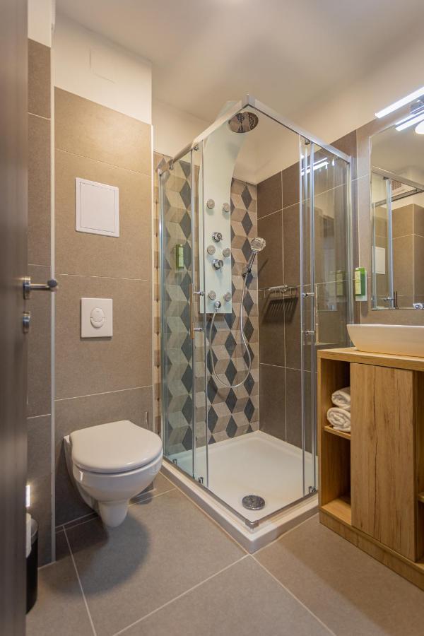 Viktoria Apartman Gyula Ngoại thất bức ảnh