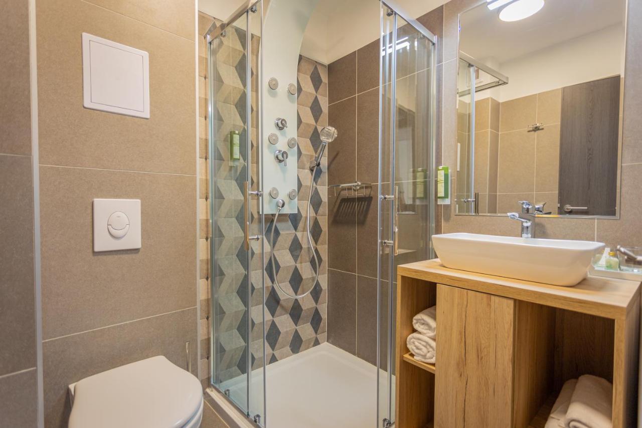 Viktoria Apartman Gyula Ngoại thất bức ảnh