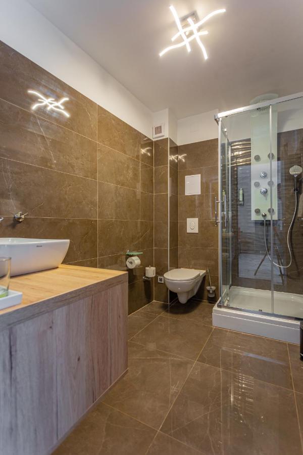 Viktoria Apartman Gyula Ngoại thất bức ảnh